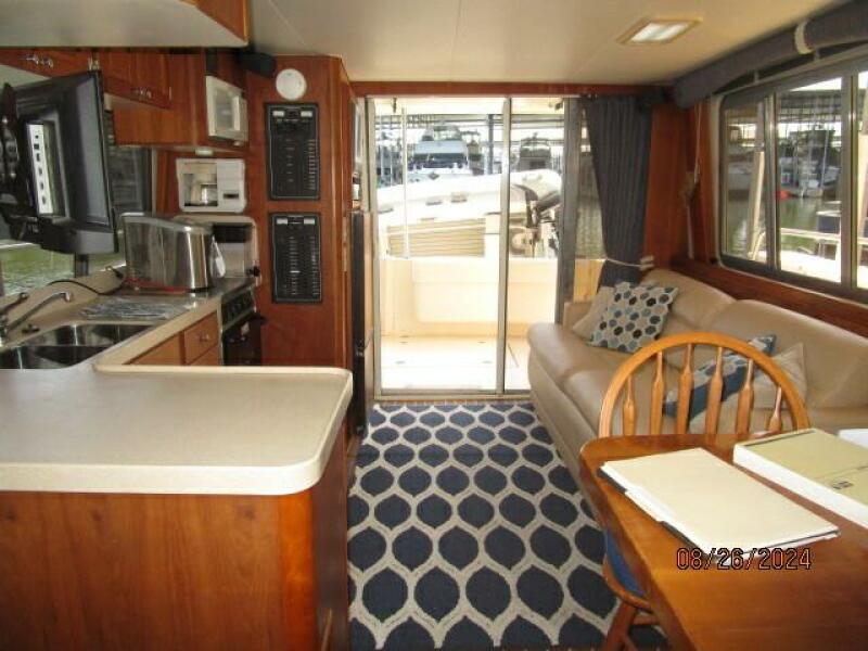 40' Mainship salon aft