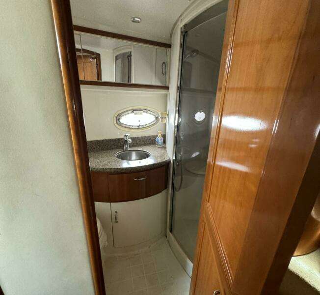 In Recess 44ft Carver Yacht For Sale