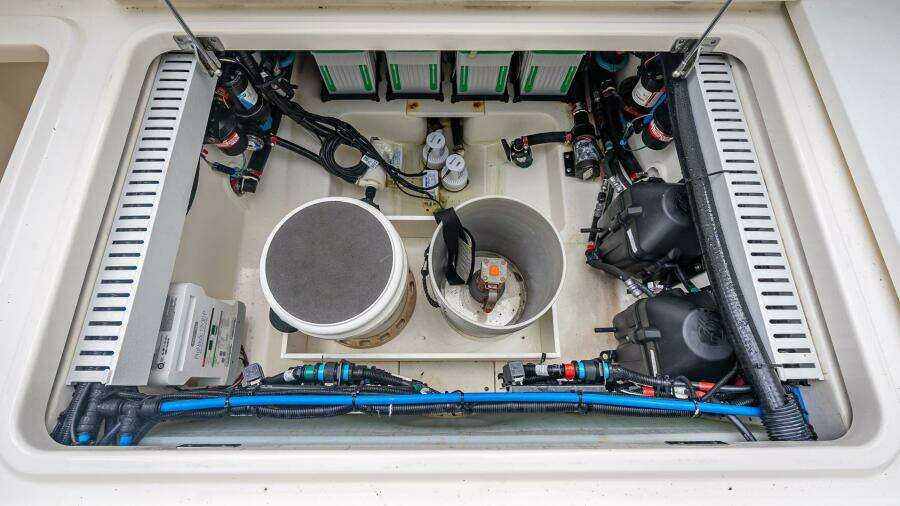 330 Boston Whaler 33ft Boston Whaler Yacht For Sale