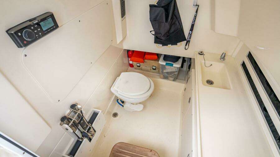330 Boston Whaler 33ft Boston Whaler Yacht For Sale