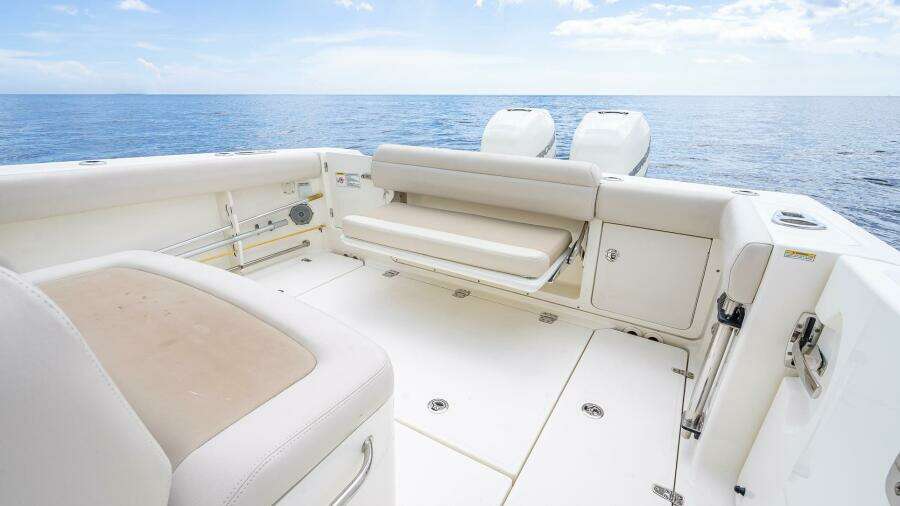 330 Boston Whaler 33ft Boston Whaler Yacht For Sale