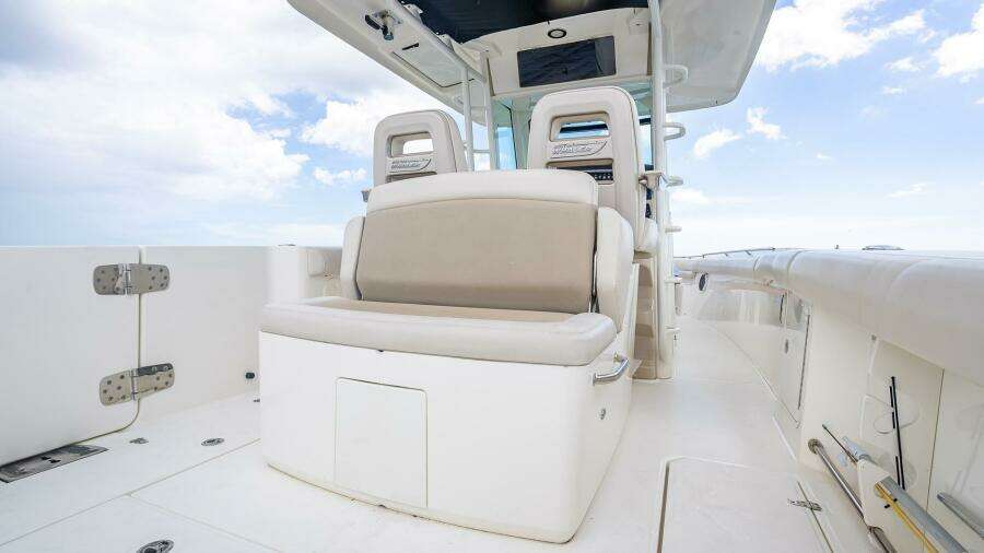 330 Boston Whaler 33ft Boston Whaler Yacht For Sale