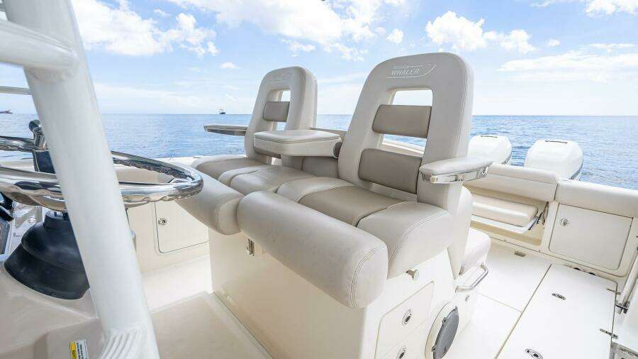 330 Boston Whaler 33ft Boston Whaler Yacht For Sale