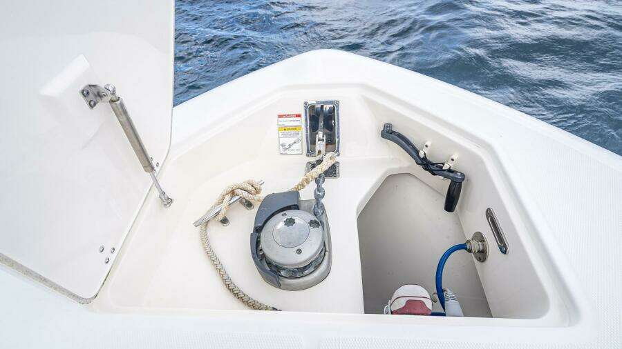 330 Boston Whaler 33ft Boston Whaler Yacht For Sale