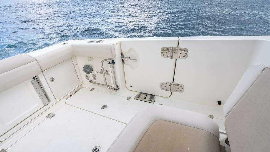330 Boston Whaler 33ft Boston Whaler Yacht For Sale
