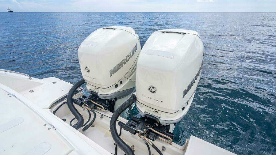 330 Boston Whaler 33ft Boston Whaler Yacht For Sale