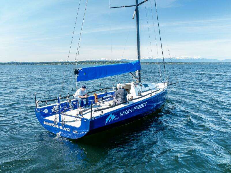 Manifest 35ft FB Design Yacht For Sale