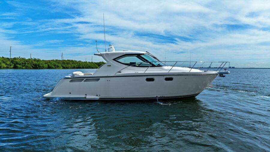 2008 Tiara Yachts 3500 Sovran 