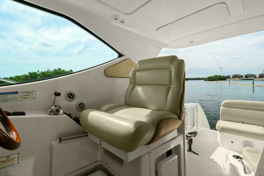 2008 Tiara Yachts 3500 Sovran 
