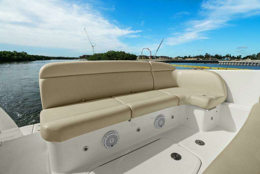2008 Tiara Yachts 3500 Sovran 