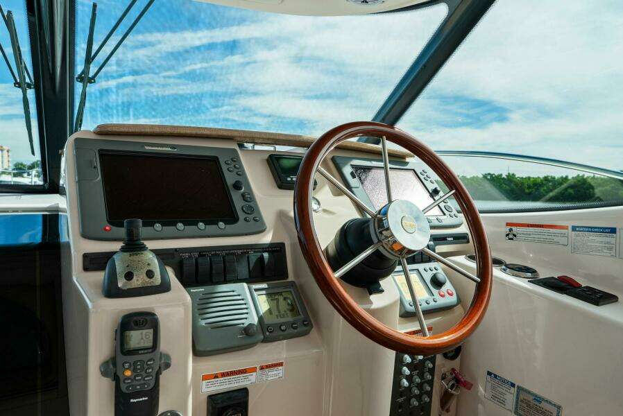 2008 Tiara Yachts 3500 Sovran 