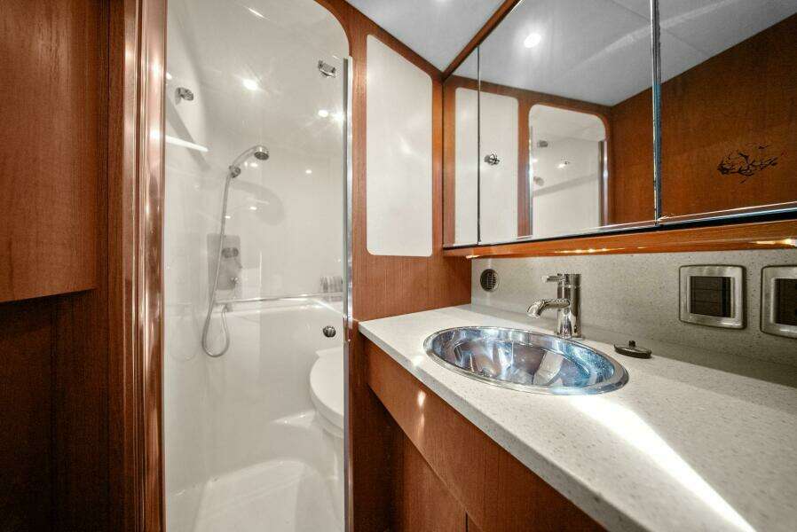 2008 Tiara Yachts 3500 Sovran 