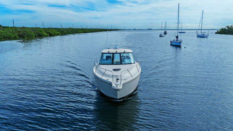 2008 Tiara Yachts 3500 Sovran 
