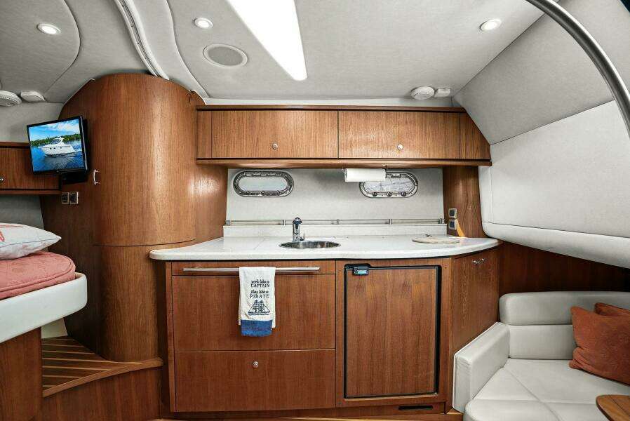 2008 Tiara Yachts 3500 Sovran 