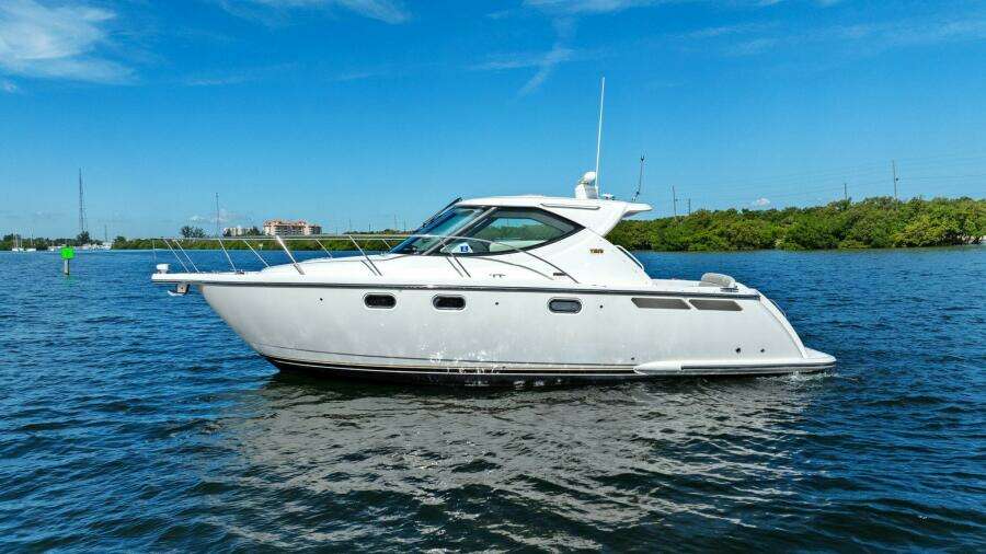 2008 Tiara Yachts 3500 Sovran 
