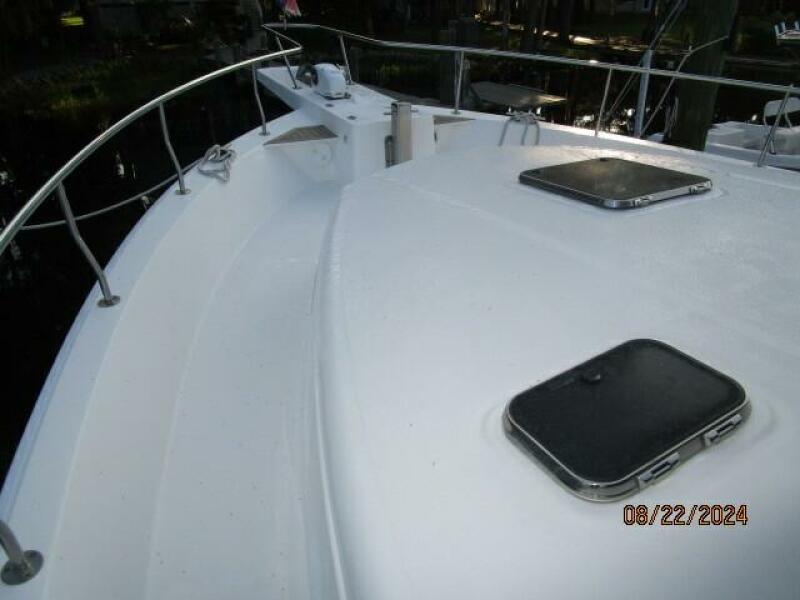 43' Mainship foredeck1 