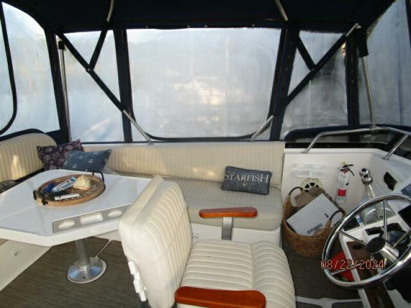 43' Mainship flybridge port