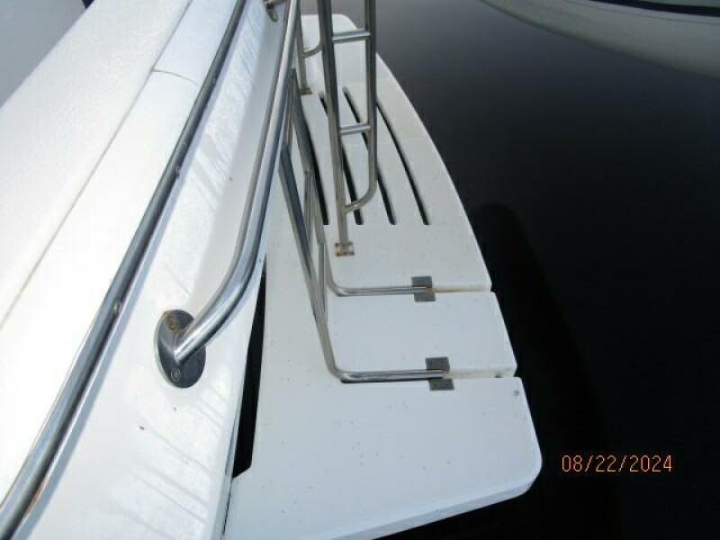 43' Mainship swimplatform