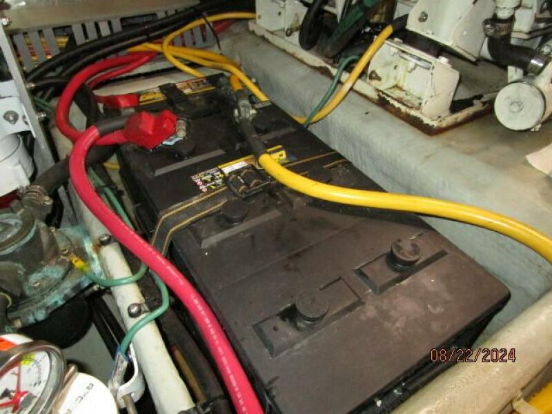 43' Mainship battery bank2