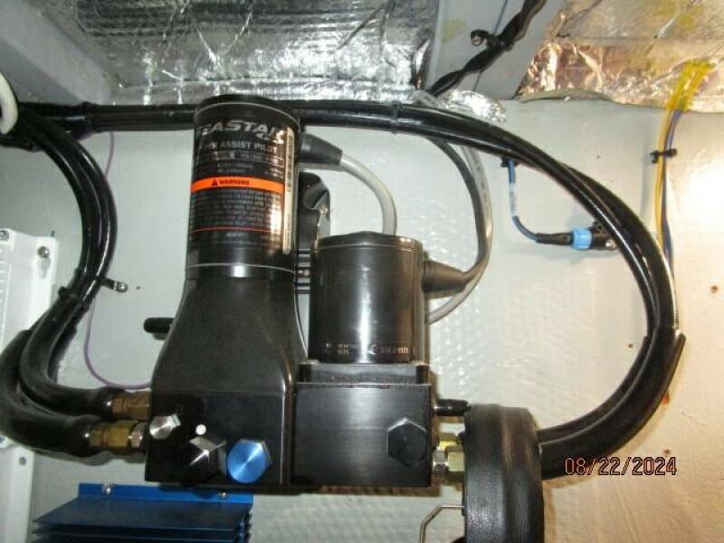 43' Mainship steering-autopilot system