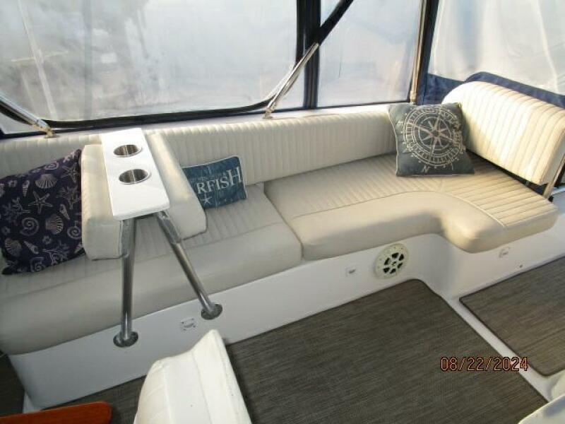 43' Mainship flybridge starboard seating