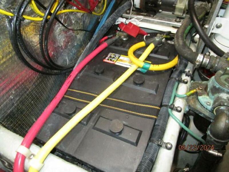 43' Mainship battery bank3