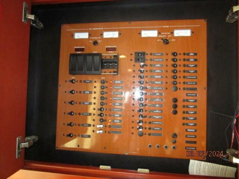 43' Mainship electrical panel