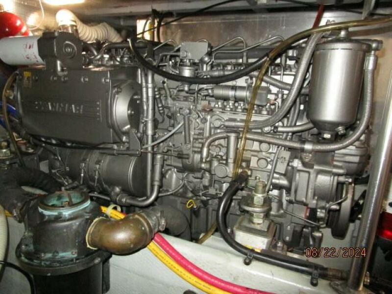 43' Mainship port main engine