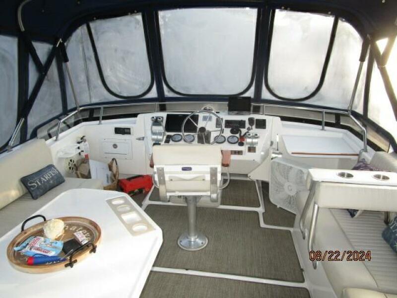 43' Mainship flybridge forward