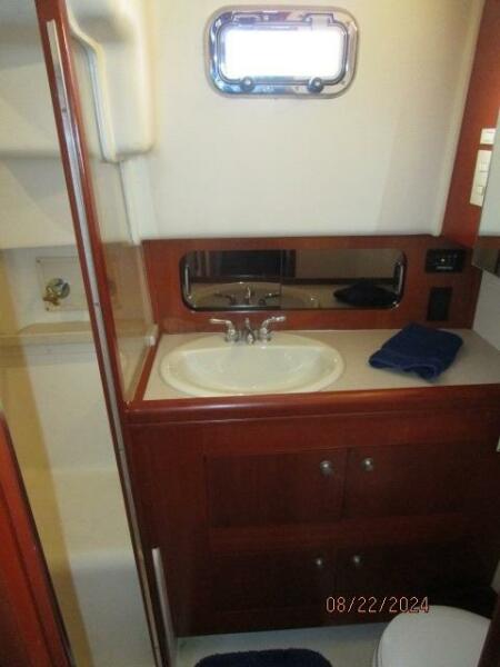 43' Mainship master stateroom head