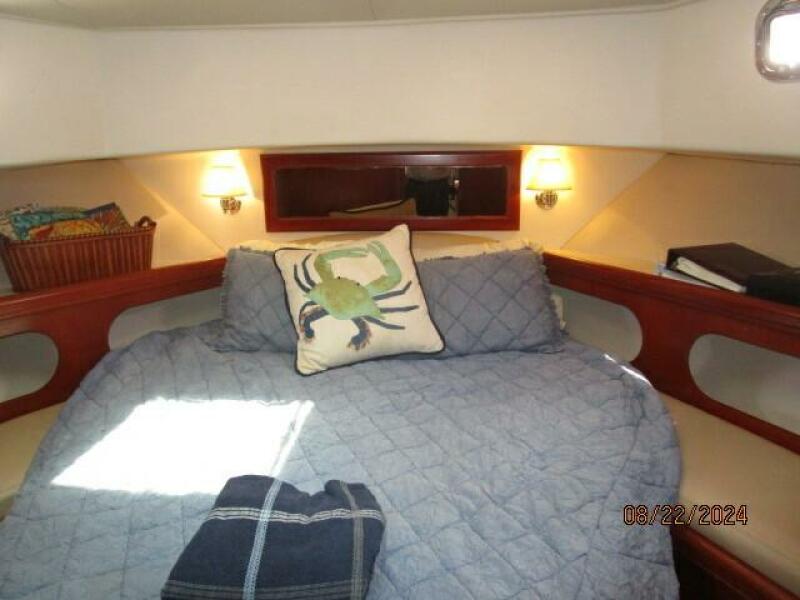 43' Mainship guest stateroom