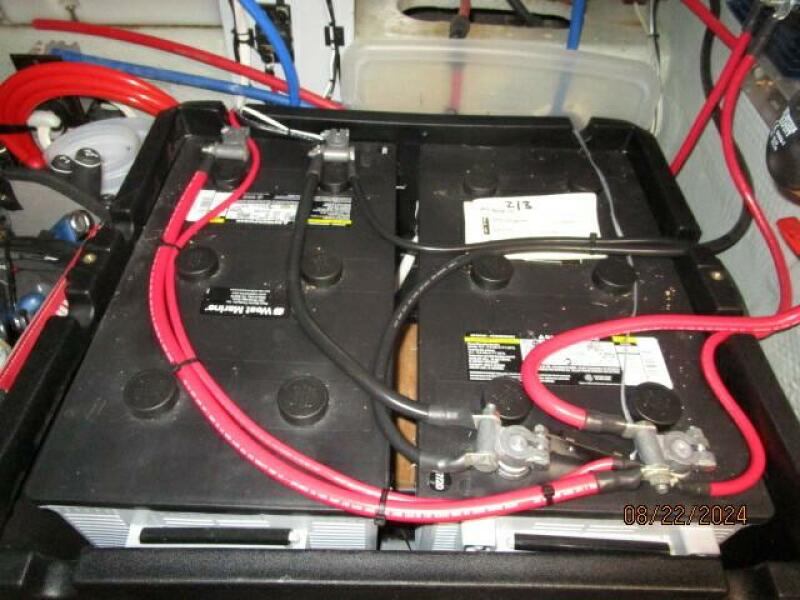 43' Mainship battery bank1