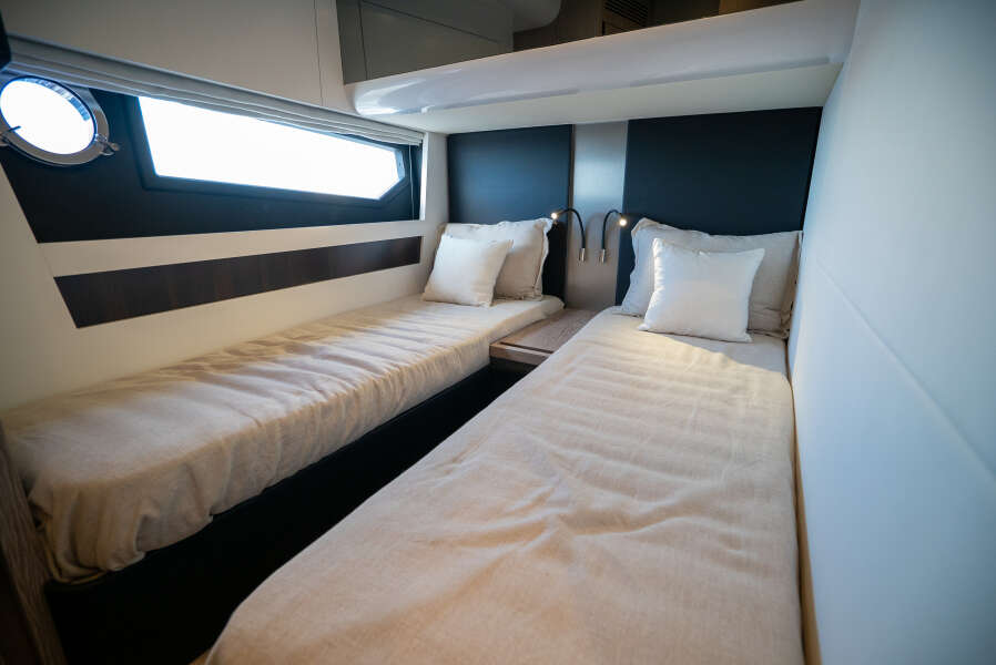 60ft Azimut Yacht For Sale