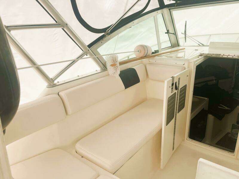 Wew Hoo 28ft Pursuit Yacht For Sale