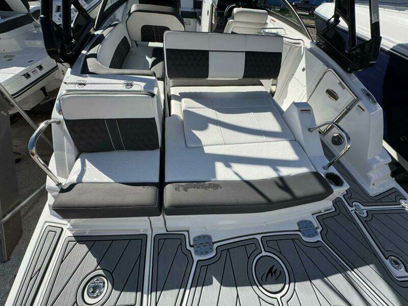 24ft Monterey Yacht For Sale