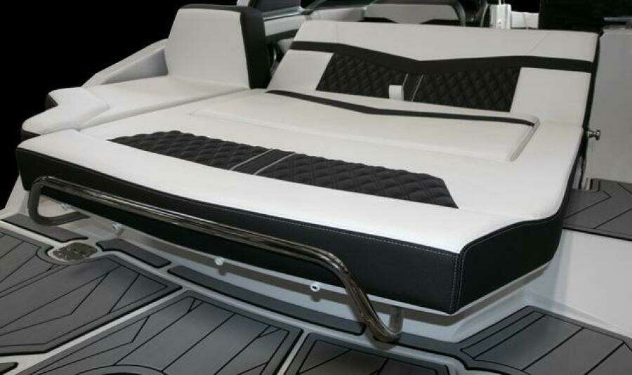 27ft Monterey Yacht For Sale