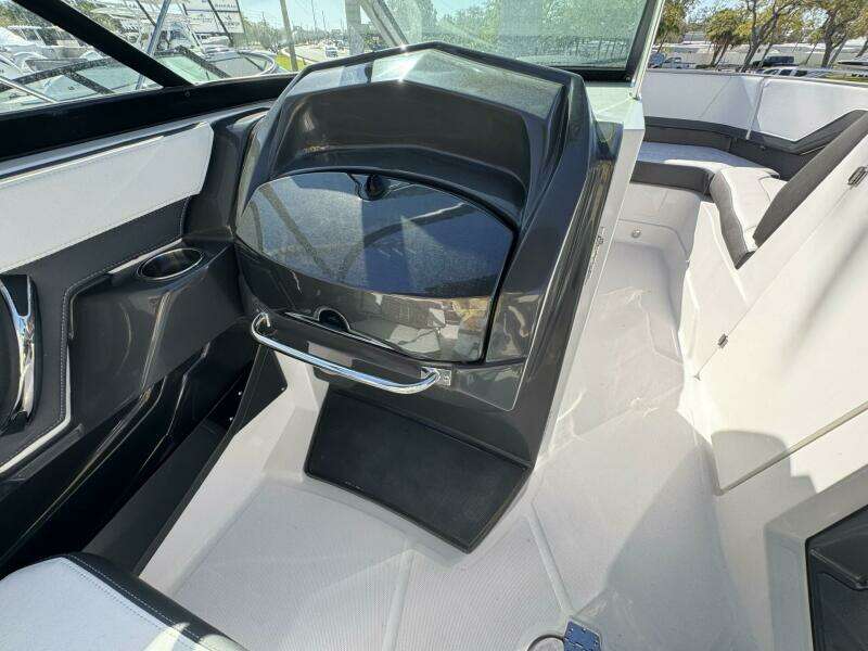 25ft Monterey Yacht For Sale