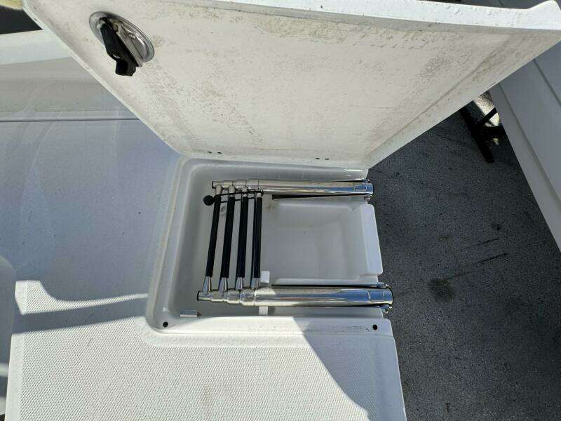 25ft Monterey Yacht For Sale