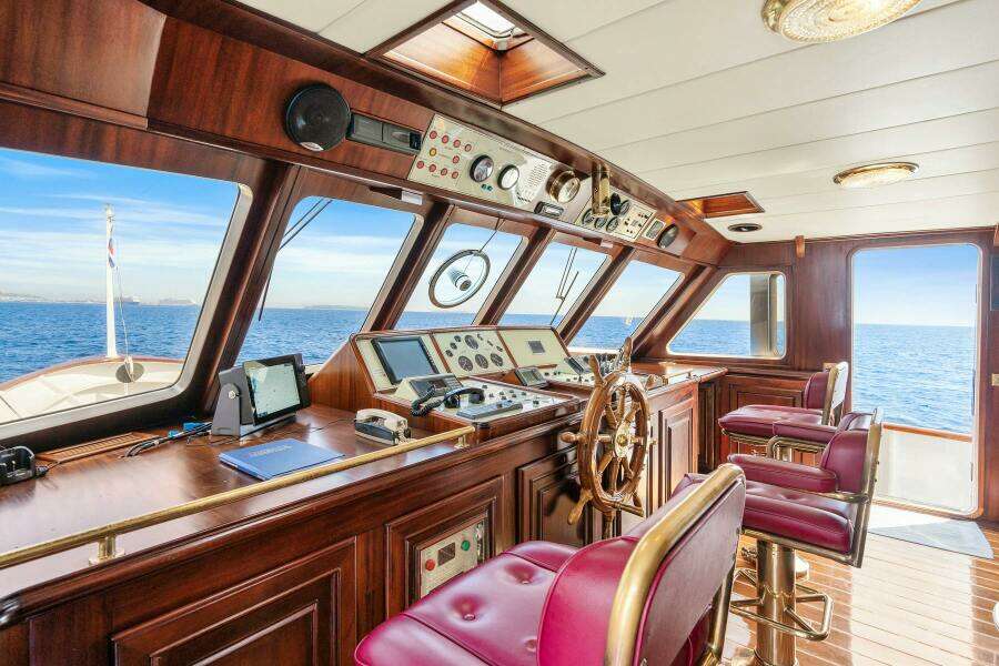 AMMIRAGLIO 91ft Na Vi Yacht For Sale