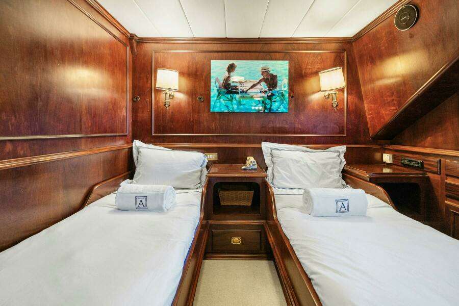 AMMIRAGLIO 91ft Na Vi Yacht For Sale