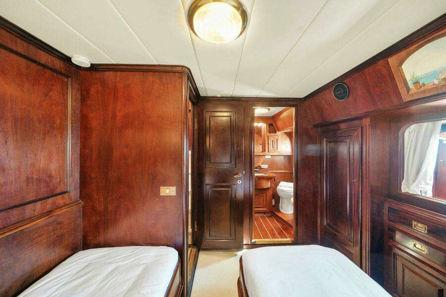 AMMIRAGLIO 91ft Na Vi Yacht For Sale