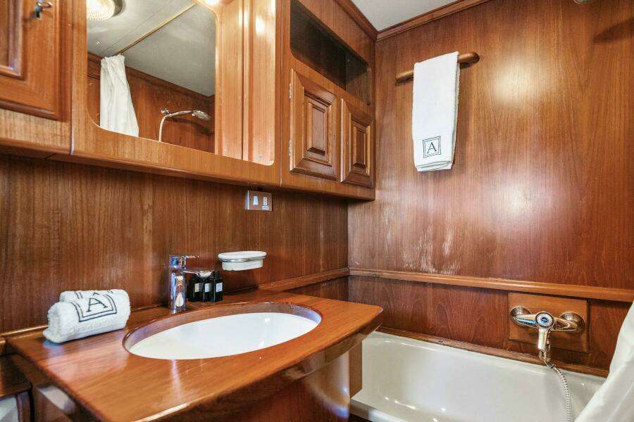 AMMIRAGLIO 91ft Na Vi Yacht For Sale