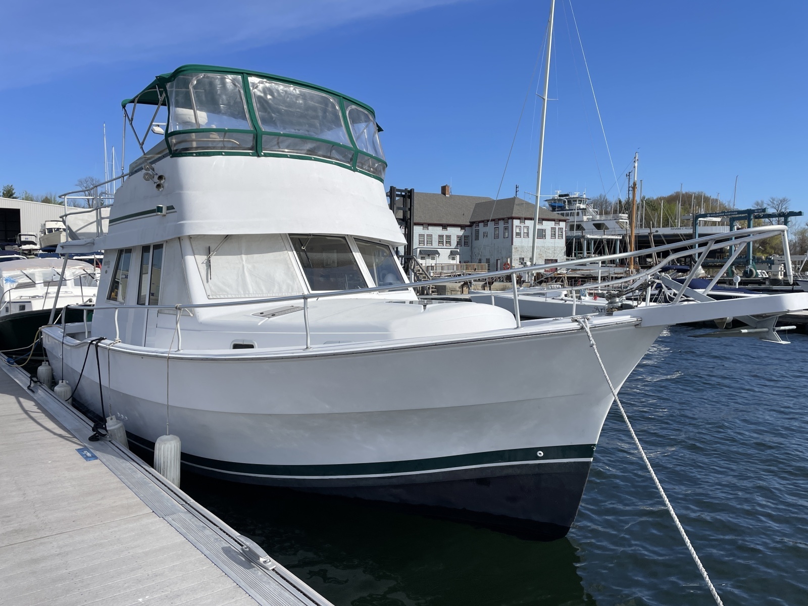 2000 Mainship 390