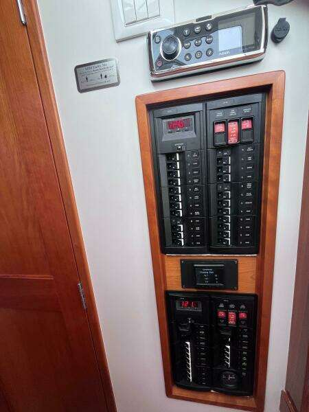 Barbican V 36ft MJM Yacht For Sale