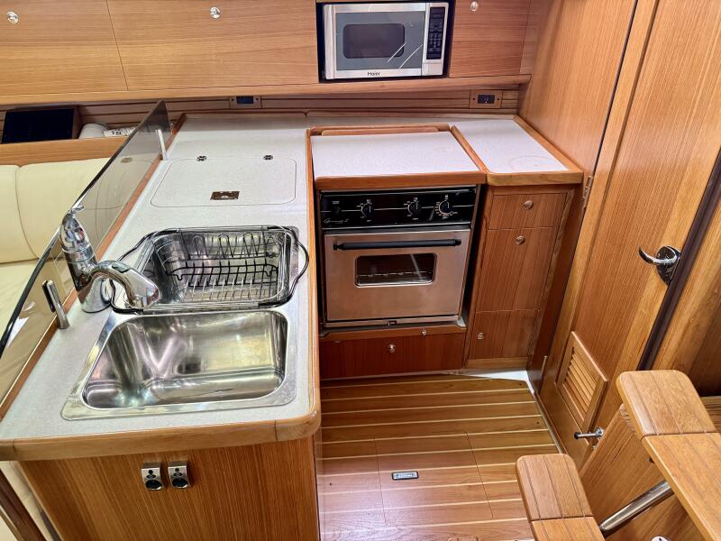 2012 Catalina 355