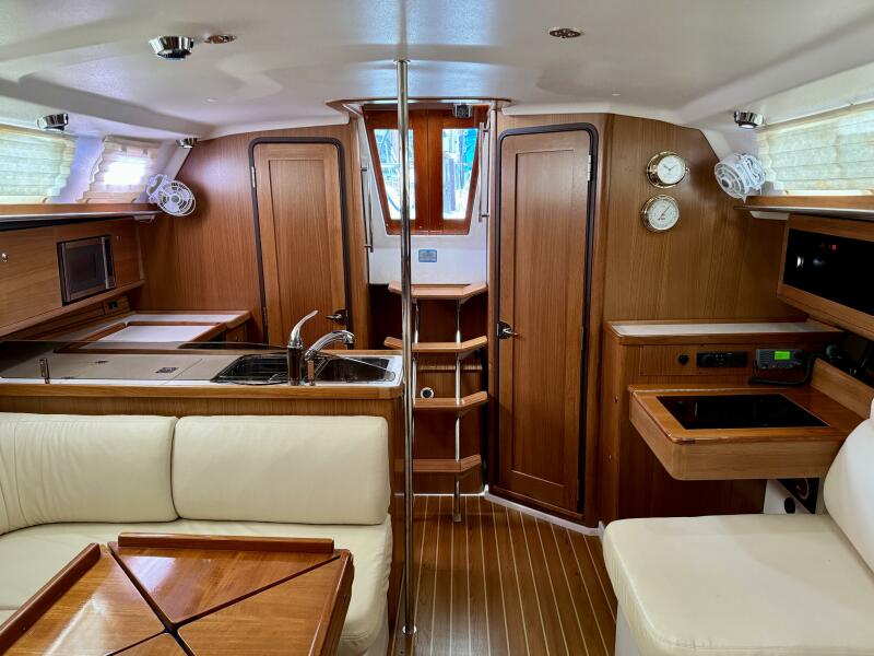 2012 Catalina 355