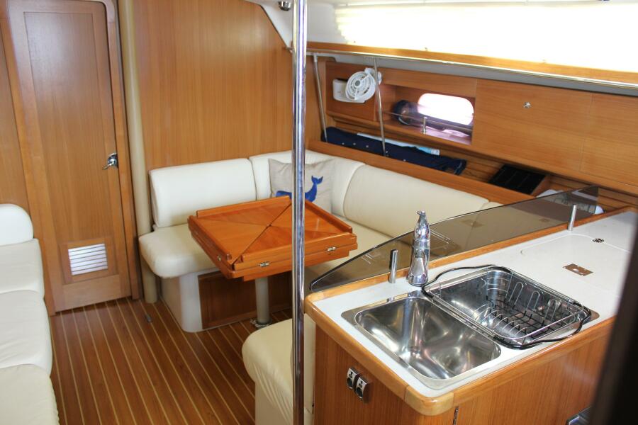 2012 Catalina 355