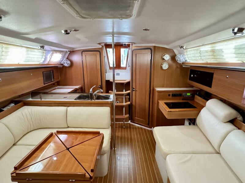 2012 Catalina 355