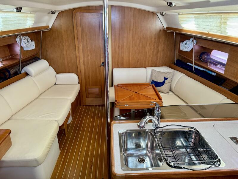 2012 Catalina 355