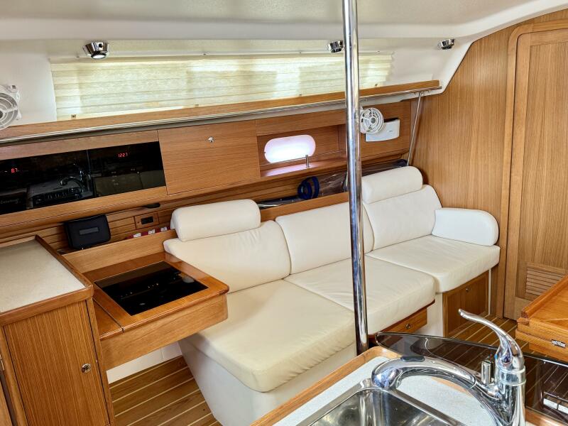 2012 Catalina 355